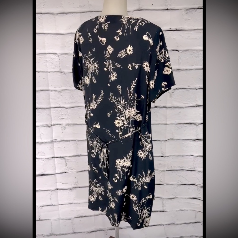 LANE BRYANT Designs & Co Navy & Cream Pleats Short Sleeve Tie Plus Sz 14 Modern - Picture 3 of 9
